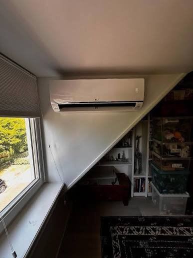 LG-binnenunit in een slaapkamer