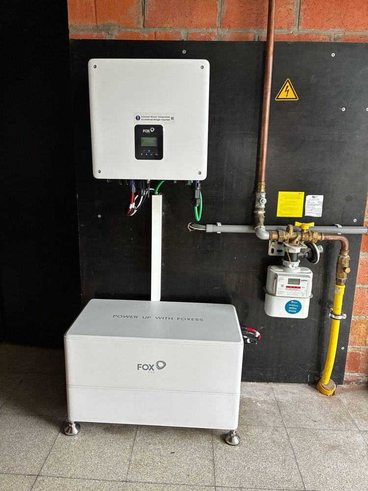 FoxESS-thuisbatterij in een technische ruimte