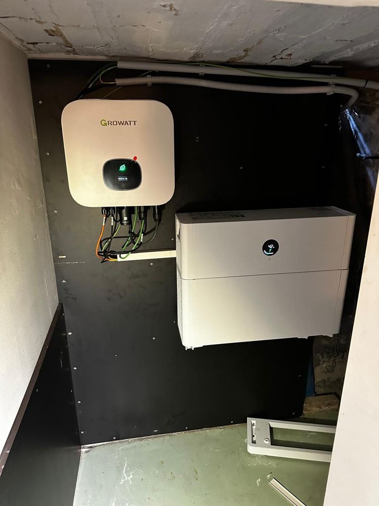 Growatt-thuisbatterij in de kelder
